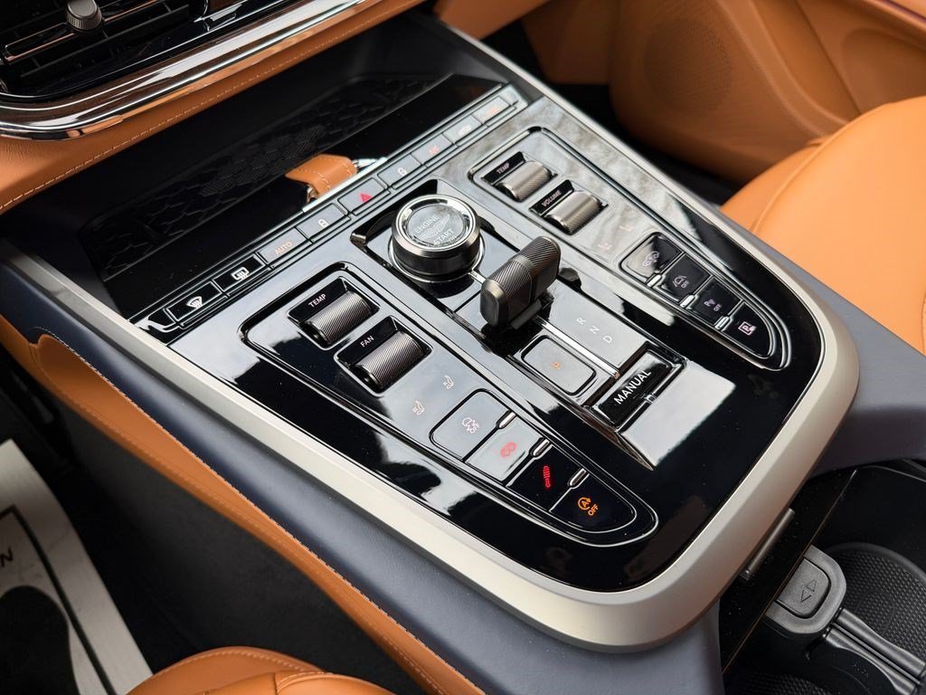 2026 Aston Martin DBX 707 - Photo 38