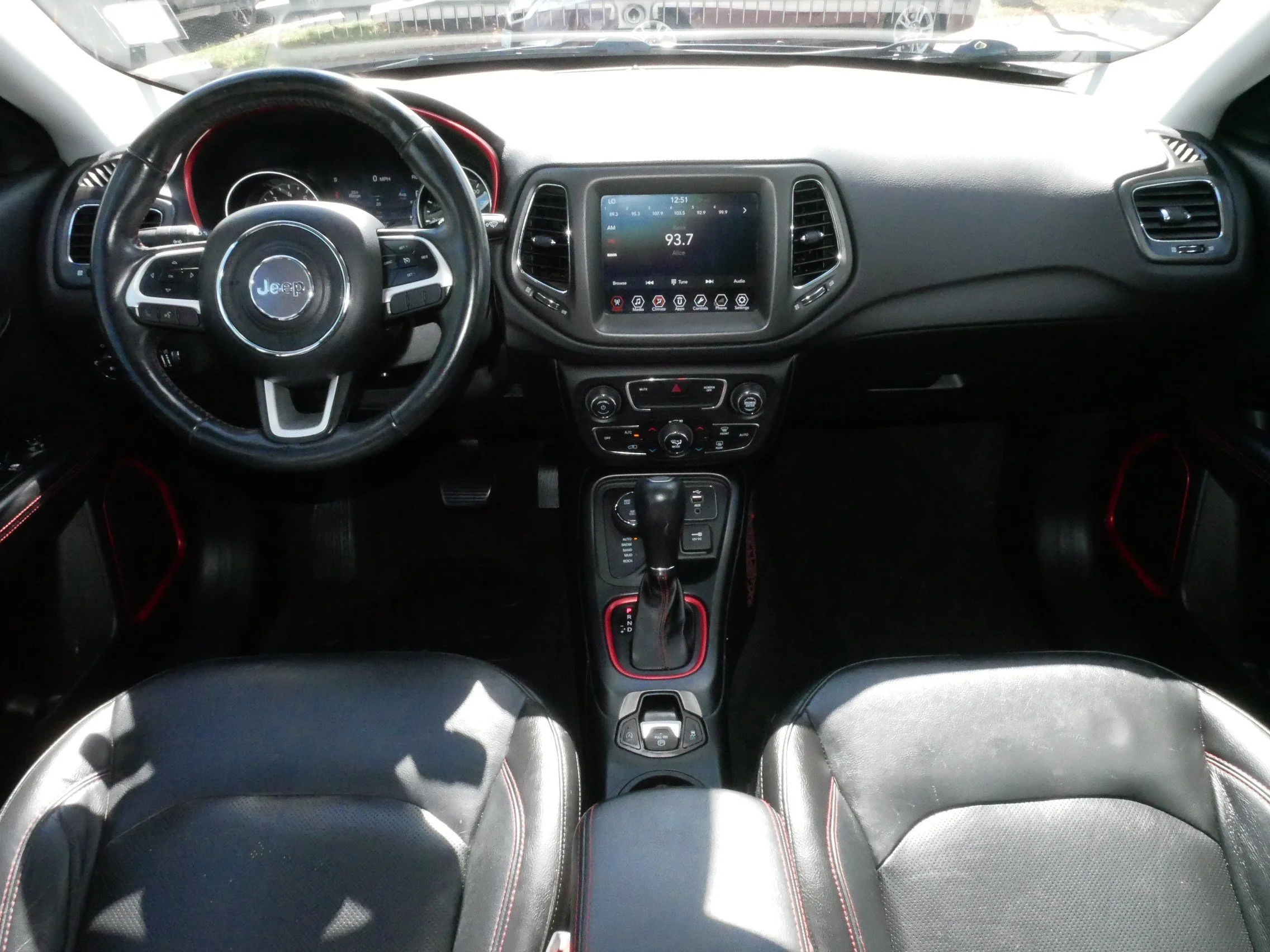 Used 2018 Diamond Black Crystal Pearlcoat Jeep Trailhawk image 11