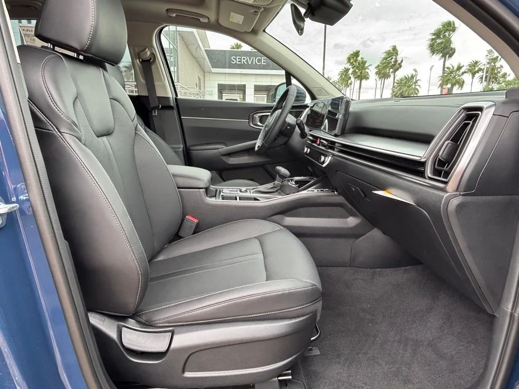 2025 Kia Sorento S - Photo 22