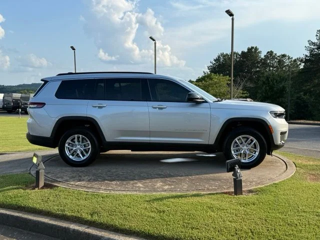 New 2026 Silver Zynith Exterior Paint Jeep Laredo image 8