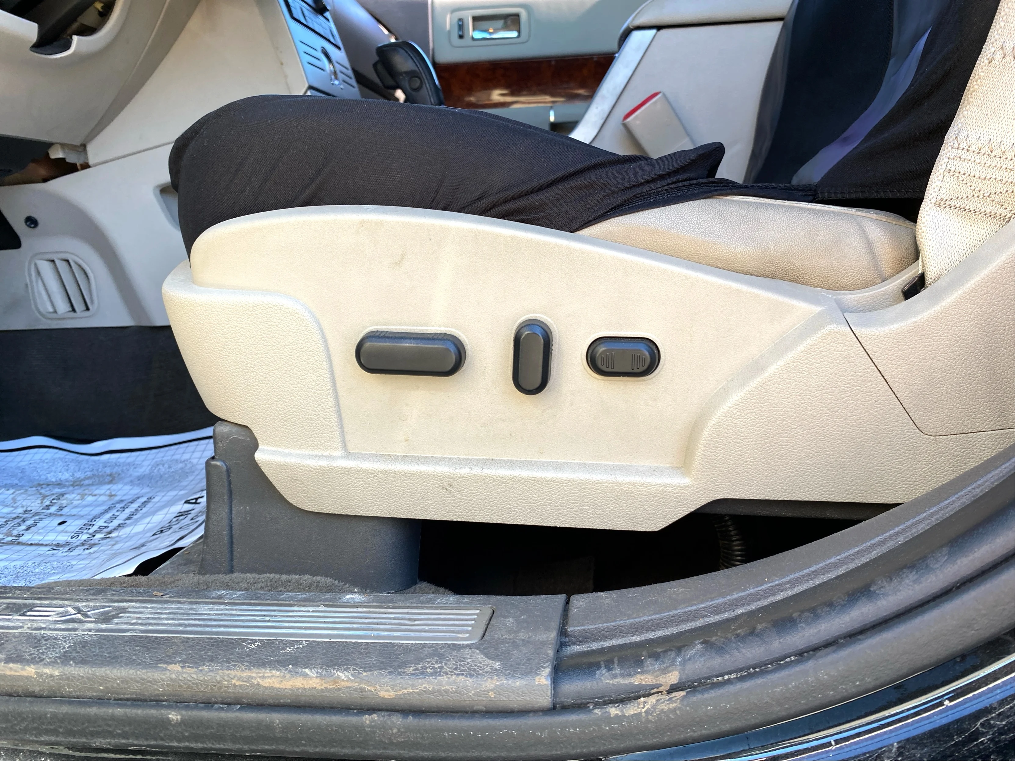 Used 2011 Tuxedo Black Metalli Ford Limited FWD image 17