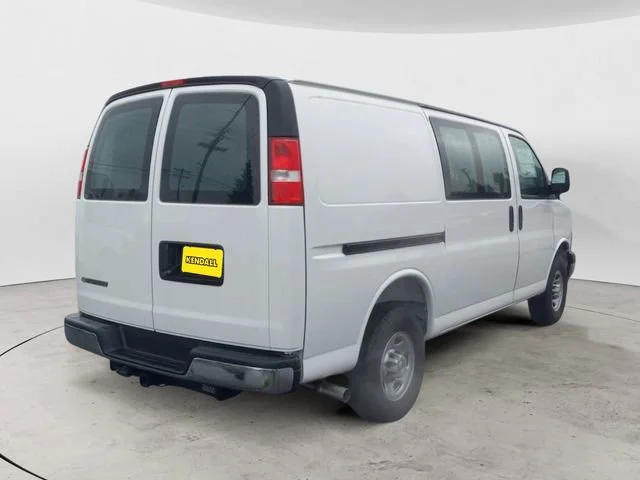 New 2025 Summit White Chevrolet WT image 5