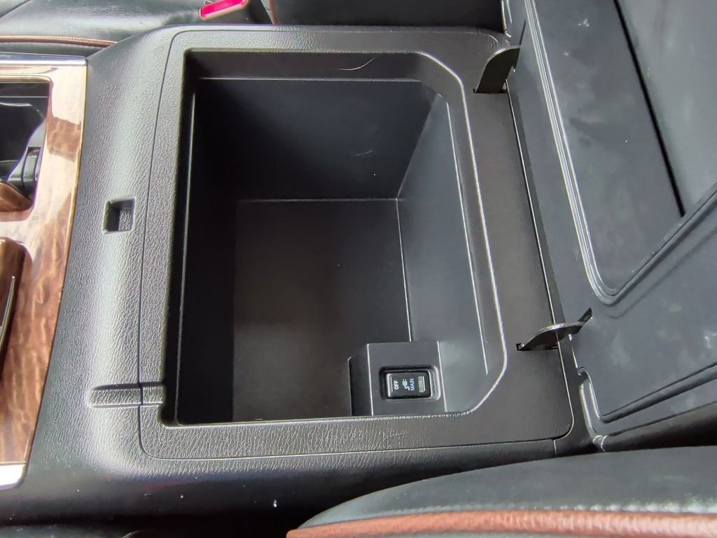 Used 2019 Super Black Nissan SL image 33