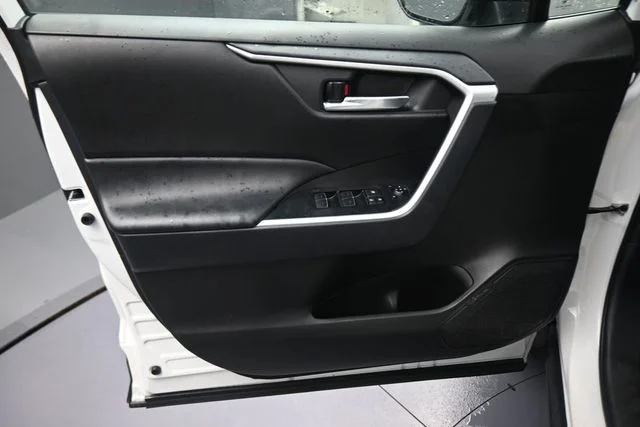 Used 2024 White Toyota XLE image 20