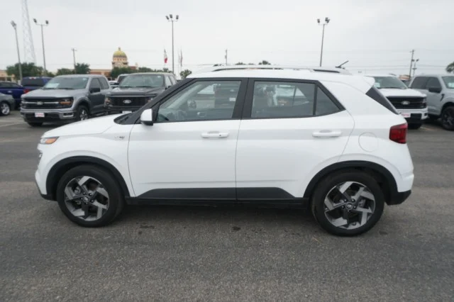 Used 2025 WHITE Hyundai SEL image 9