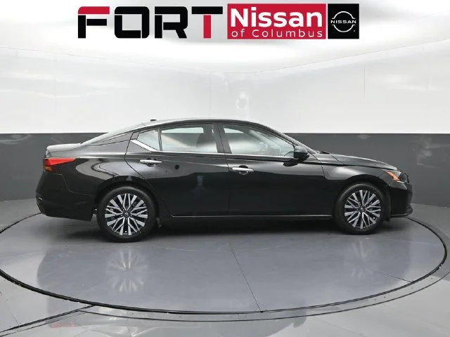 Used 2025 Black Nissan 2.5 SV image 8