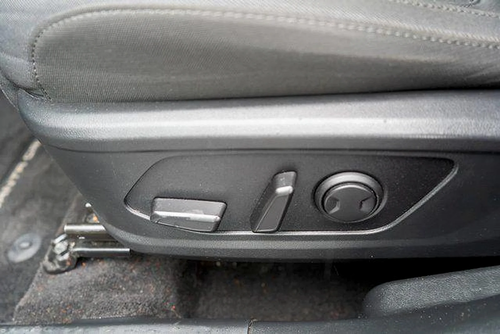 Used 2022 Sage Gray Hyundai SEL image 19