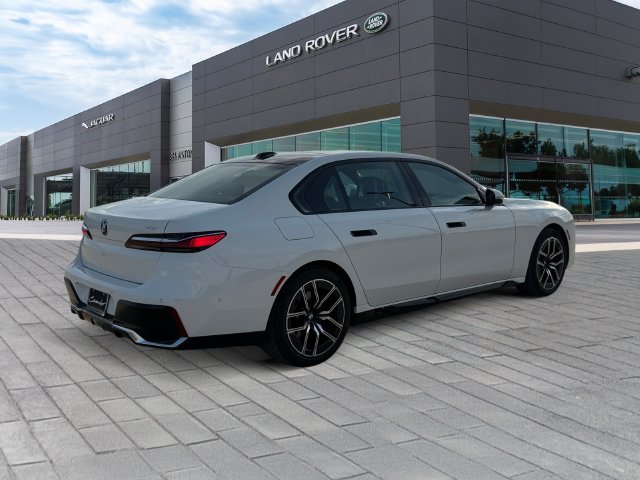 Used 2025 White BMW 740i image 5