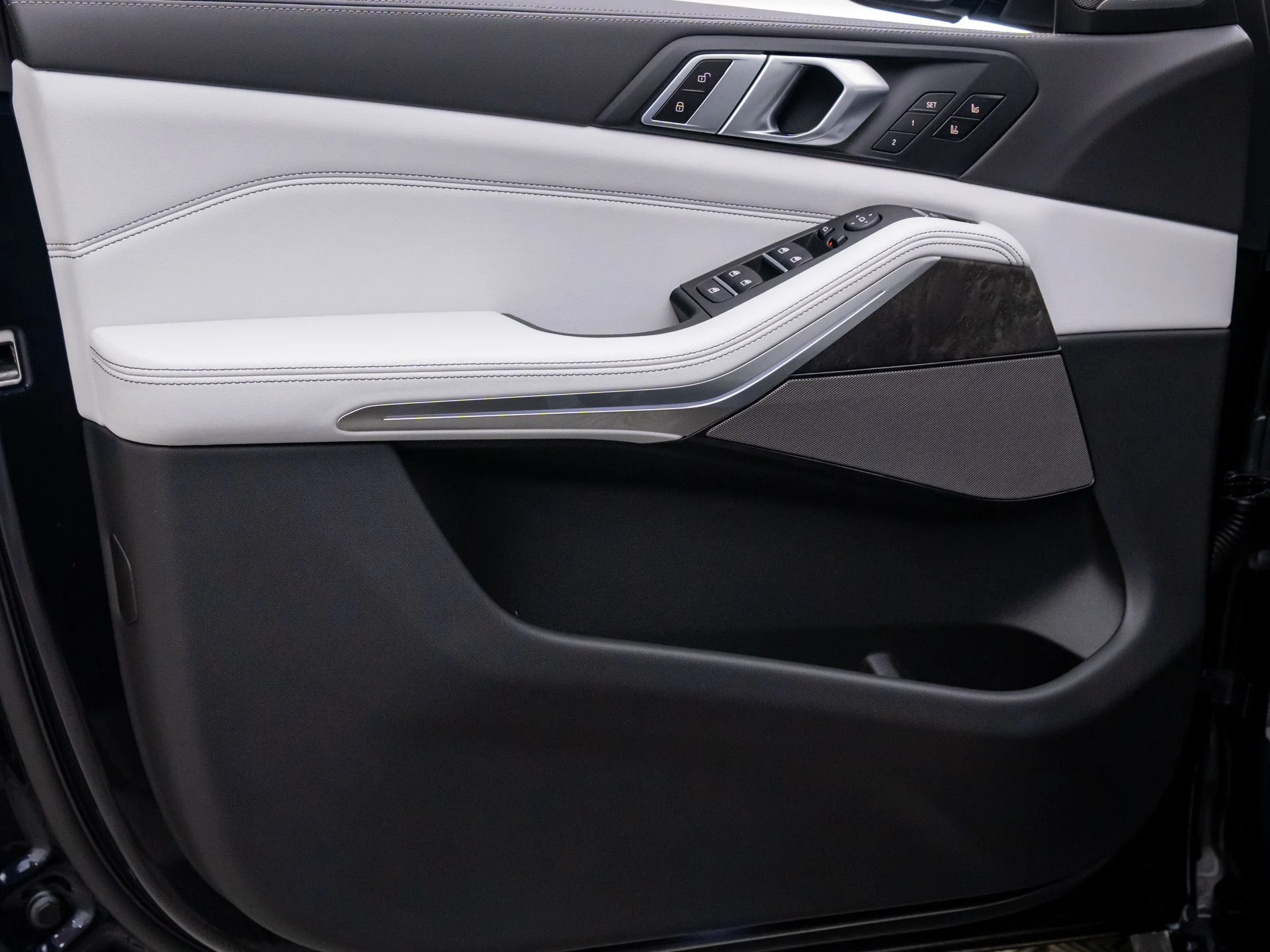 New 2026 Black BMW xDrive40i image 13