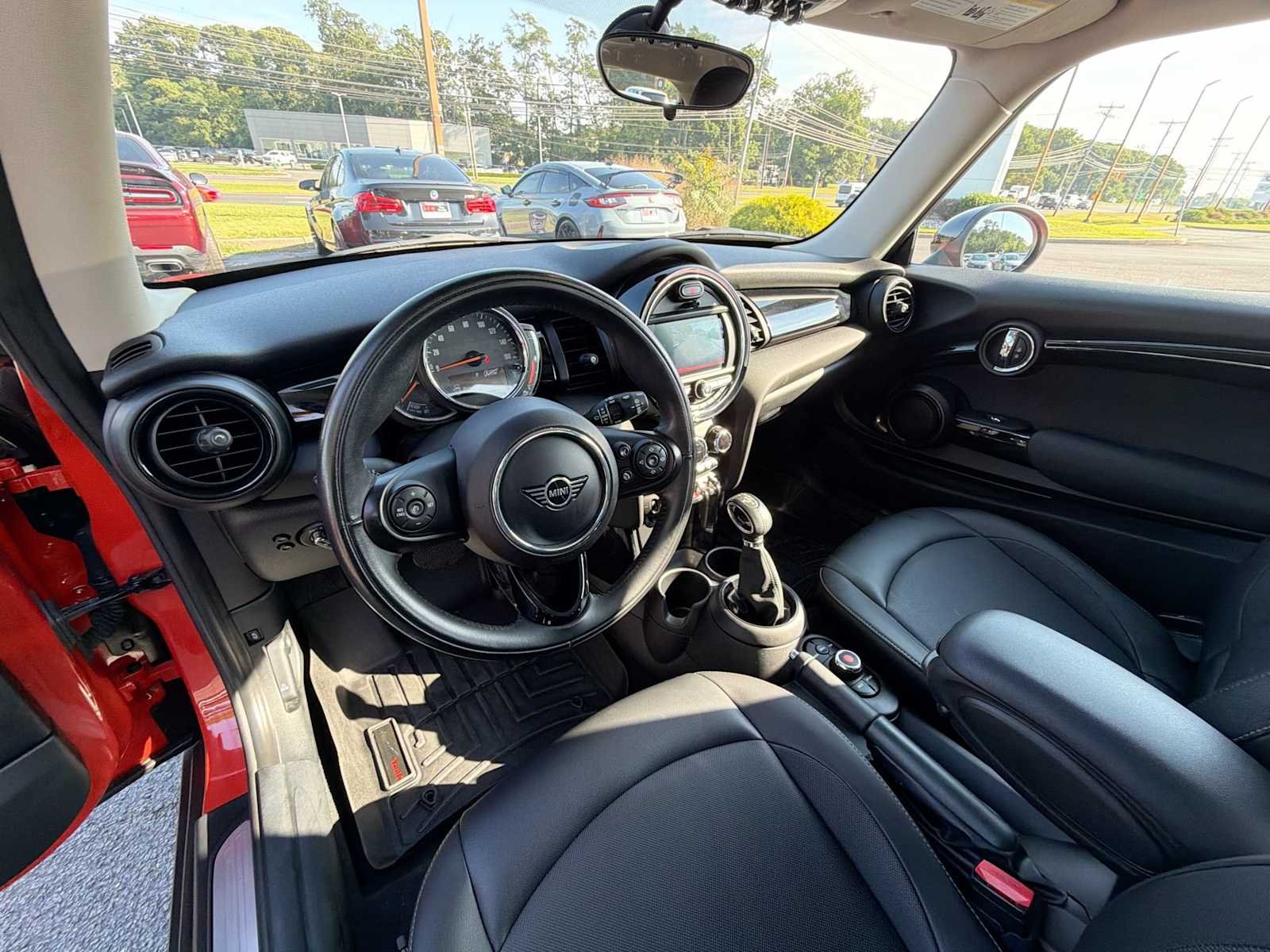 Used 2019 Solaris Orange Metallic MINI Cooper image 18
