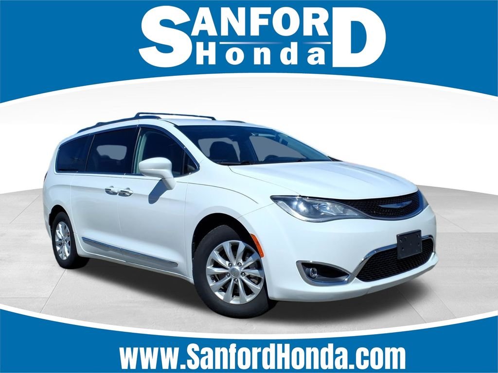 2019 Chrysler Pacifica Touring L's photo