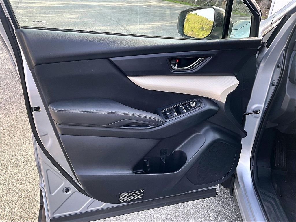 Used 2019 Ice Silver Metallic Subaru Premium image 9