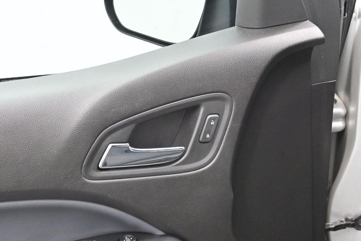 Used 2018 SILVER ICE METALLIC Chevrolet 4WD Z71 image 12