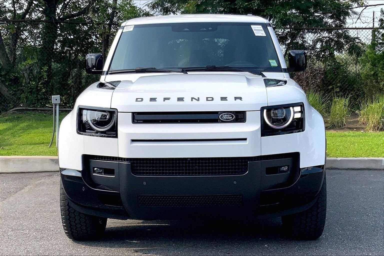 New 2026 Fuji White Land Rover X-Dynamic SE image 3