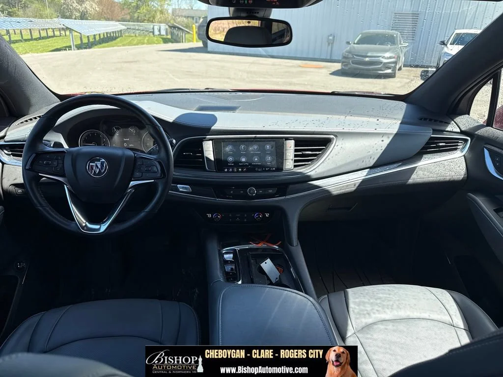 2023 Buick Enclave Essence image 4
