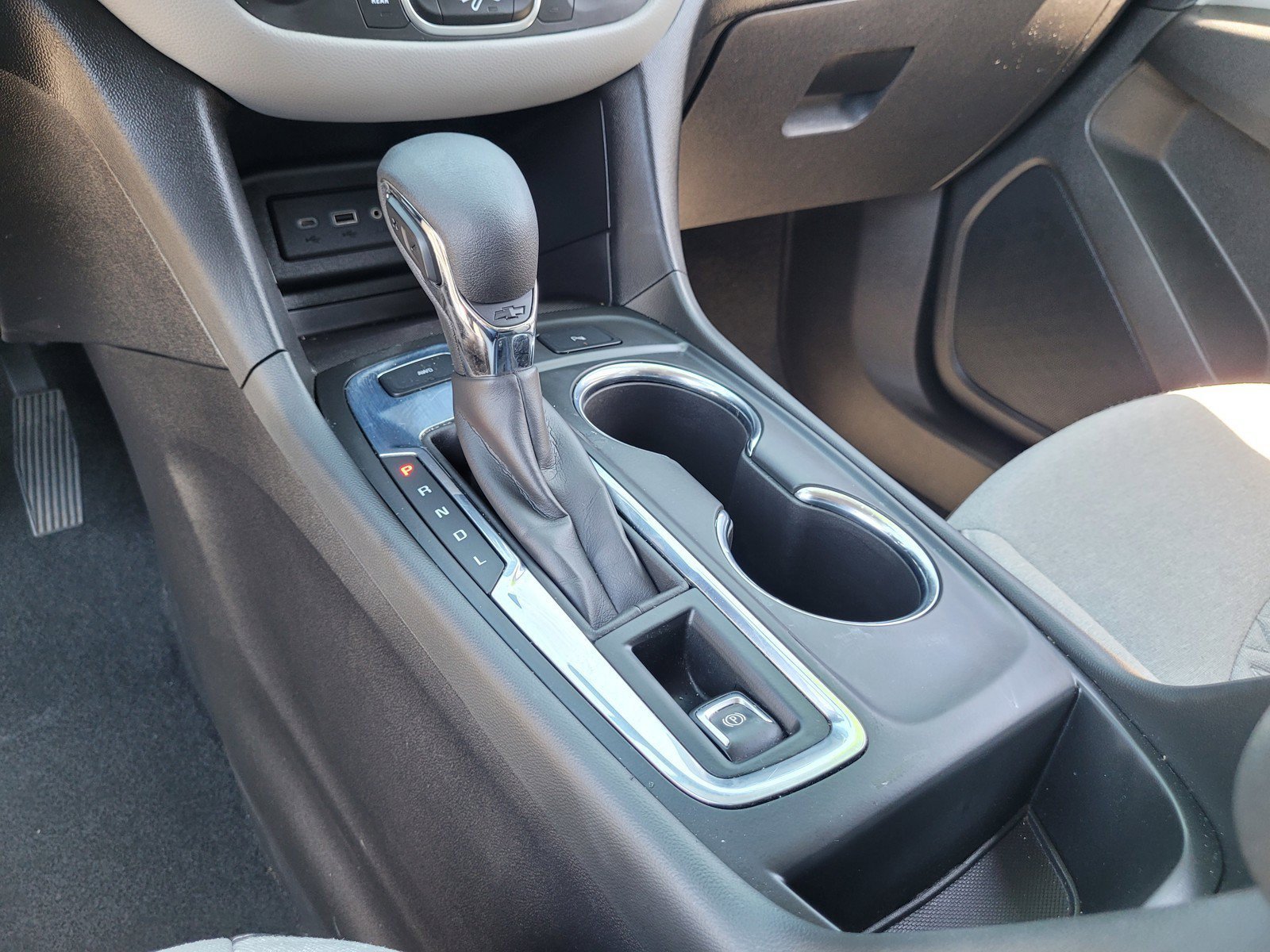 Used 2023 Summit White Chevrolet LT image 22