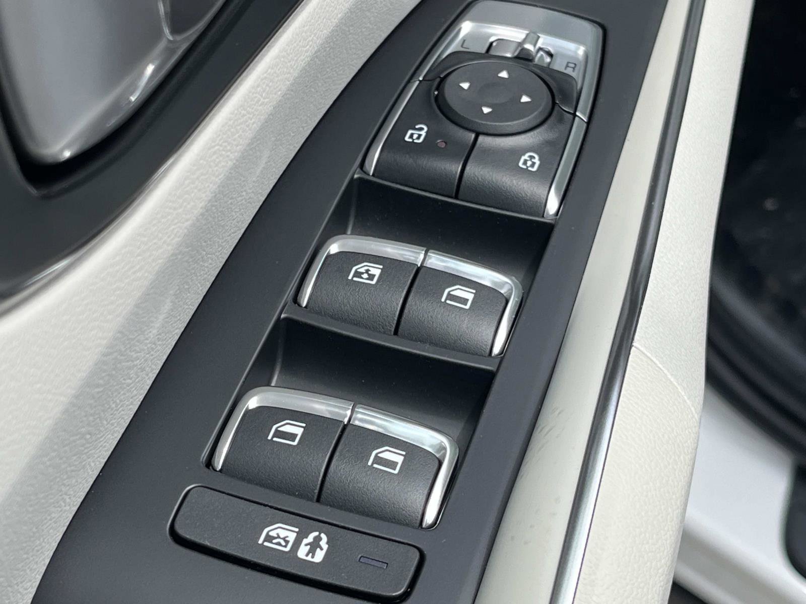 New 2026 Snow White Pearl Kia EX image 24