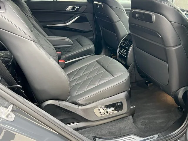 New 2026 Dravit Grey Metallic BMW xDrive40i image 27