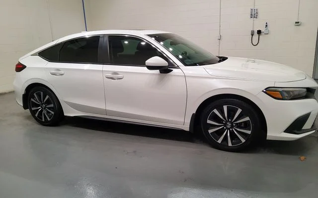 Used 2023 Silver Honda EX-L image 6
