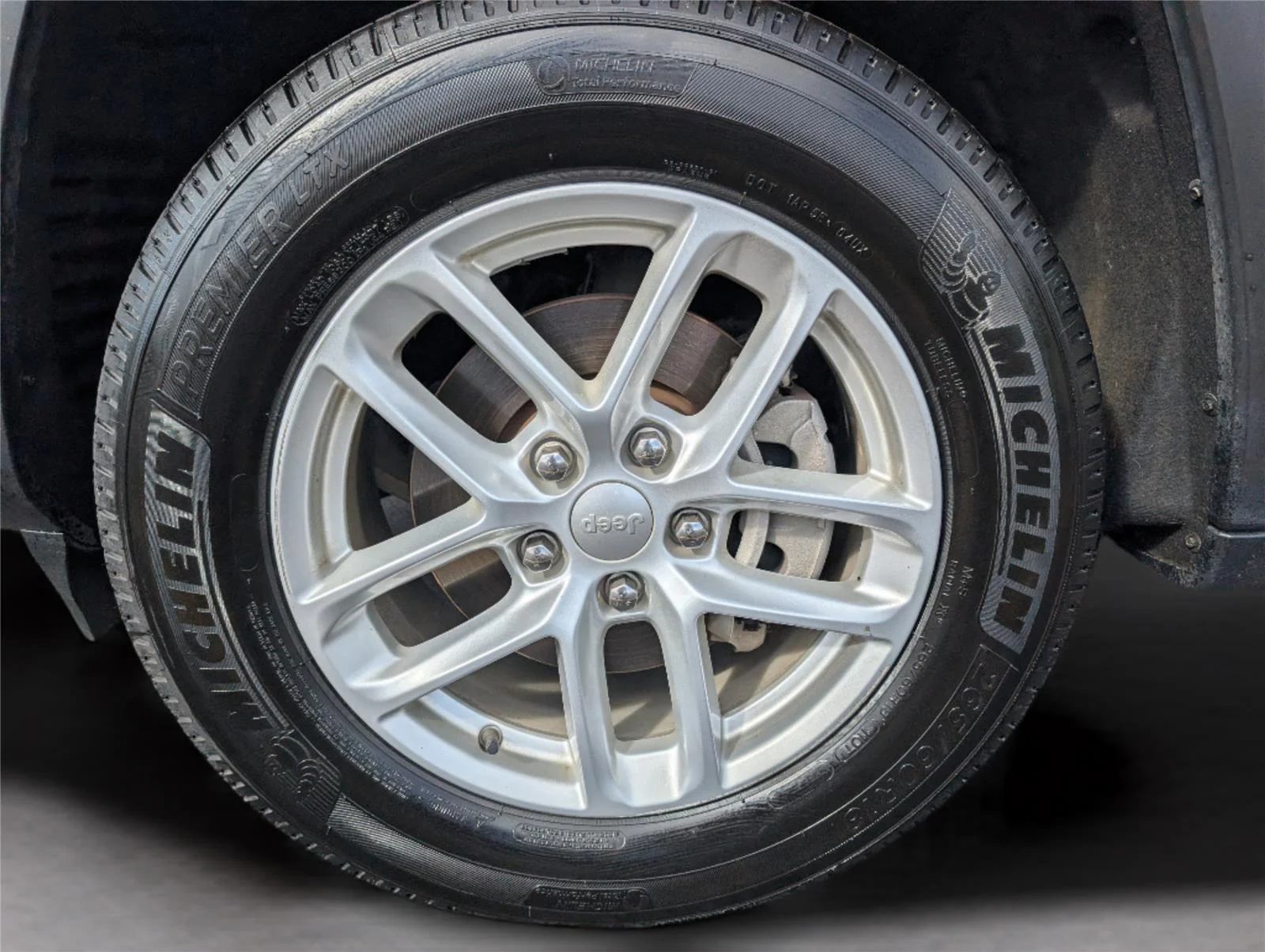Used 2023 Bright White Clearcoat Jeep Laredo image 31