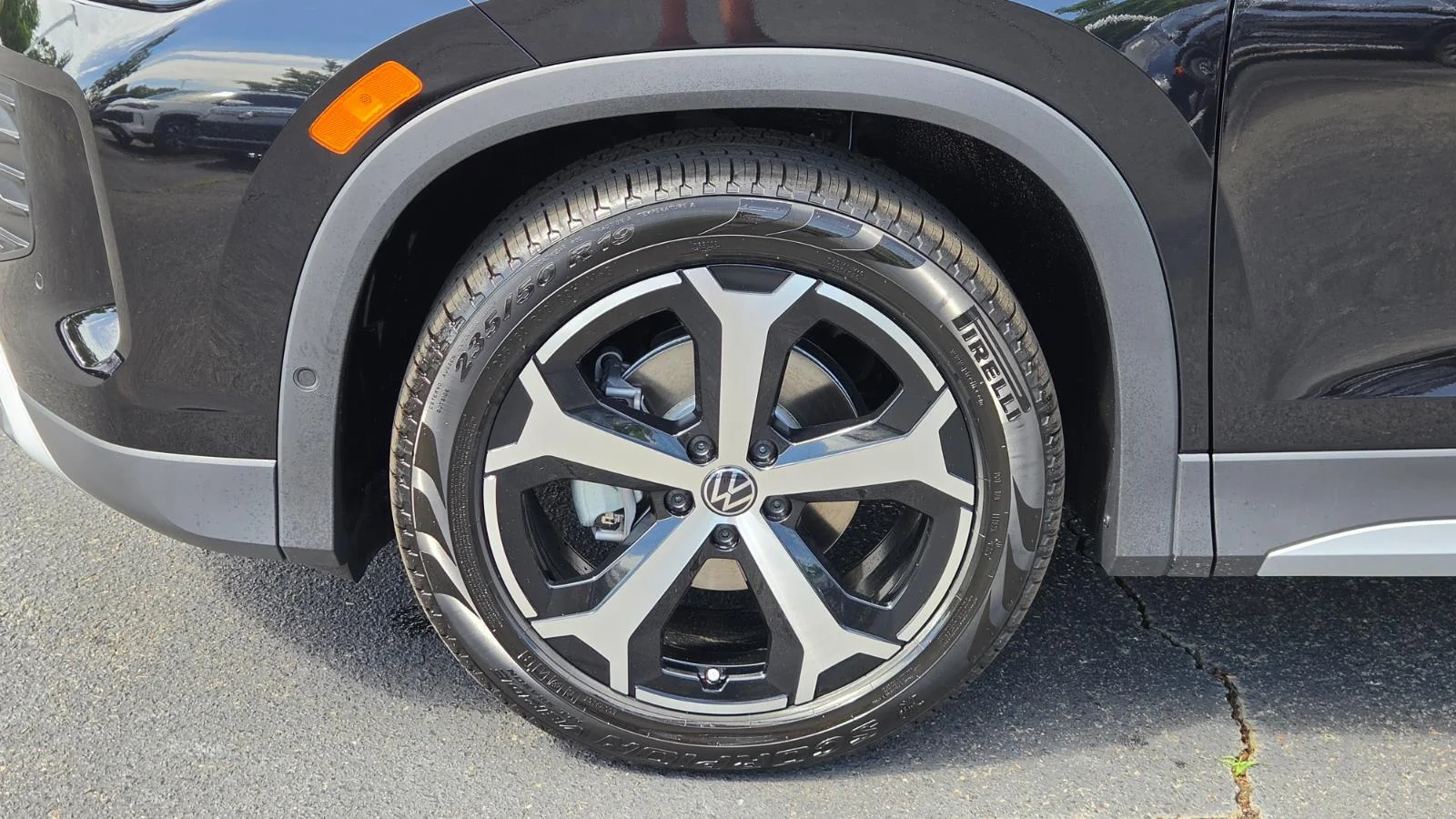 New 2026 Deep Black Pearl Volkswagen SE image 14