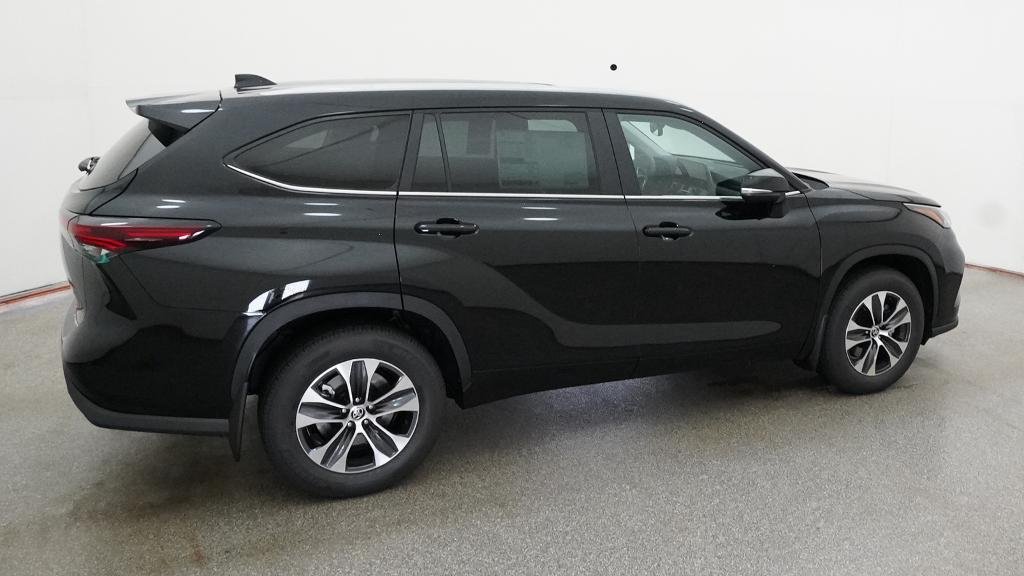 New 2026 Midnight Black Metallic Toyota XLE image 16