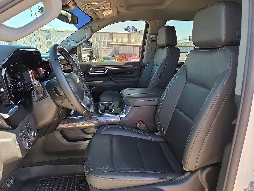 Used 2025 White Chevrolet LTZ image 18