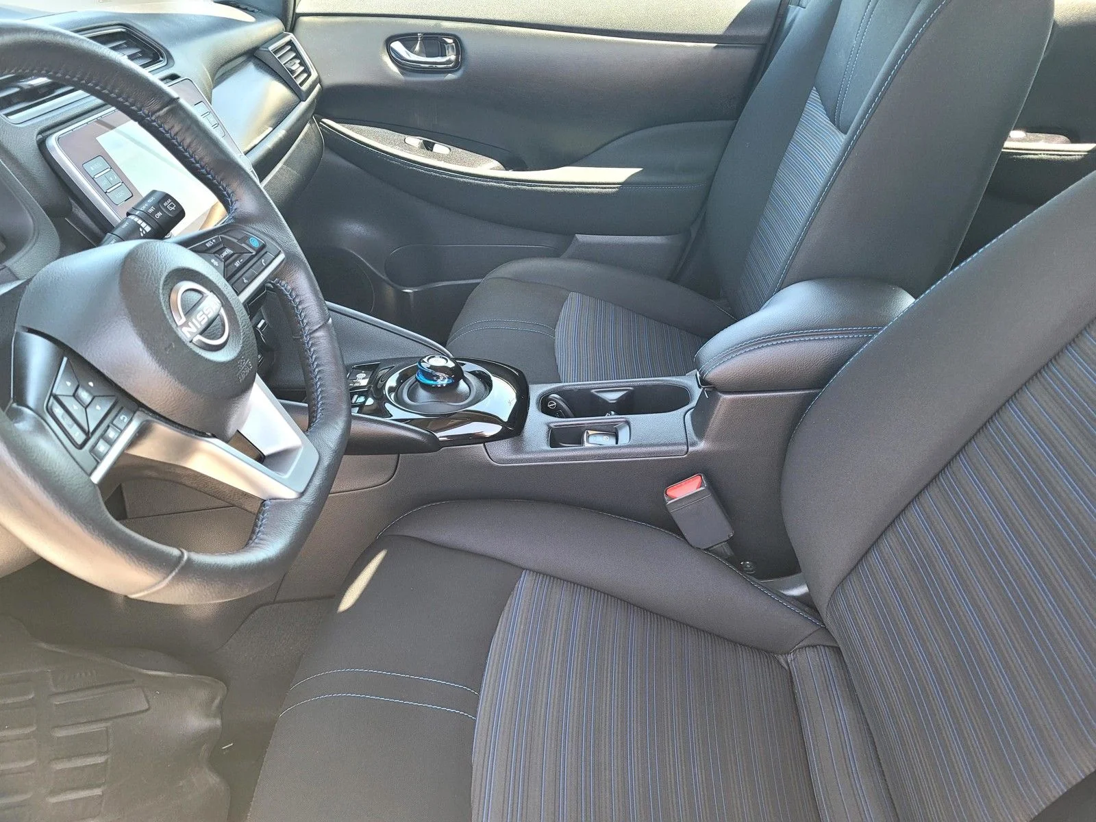 Used 2024 Pearl White Tricoat Nissan SV Plus image 18
