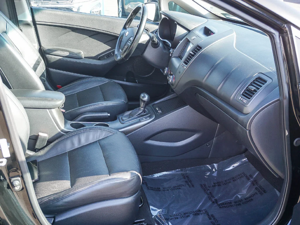 Used 2016 Black Kia EX image 12
