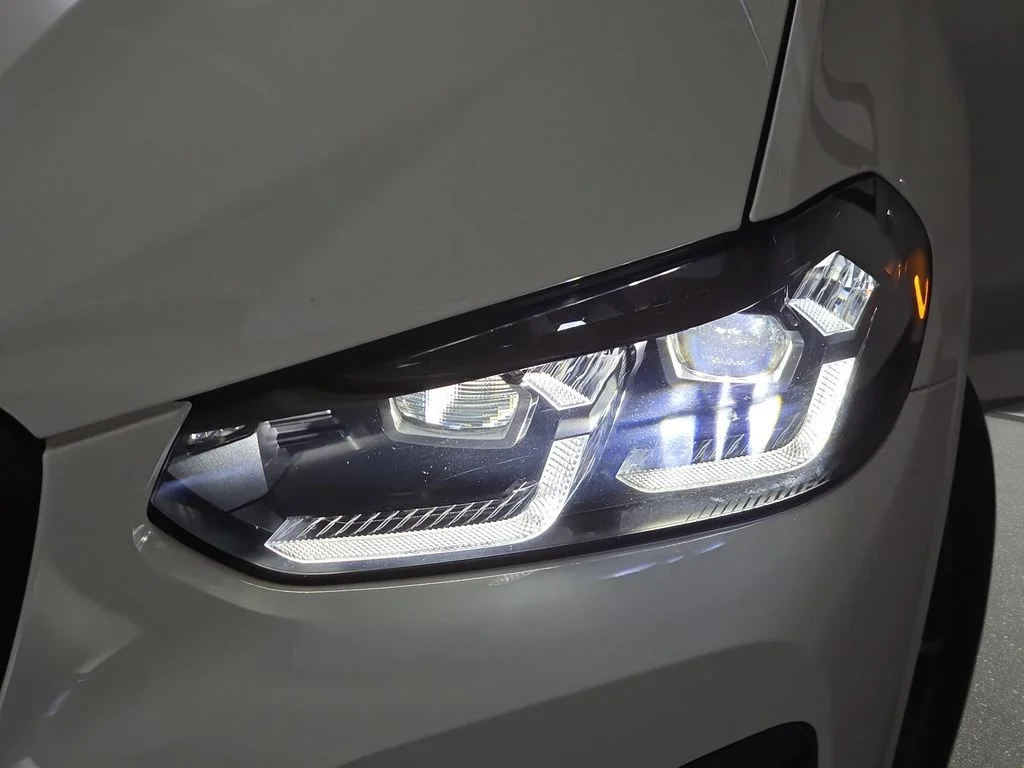 Used 2024 Alpine White BMW xDrive30i image 33