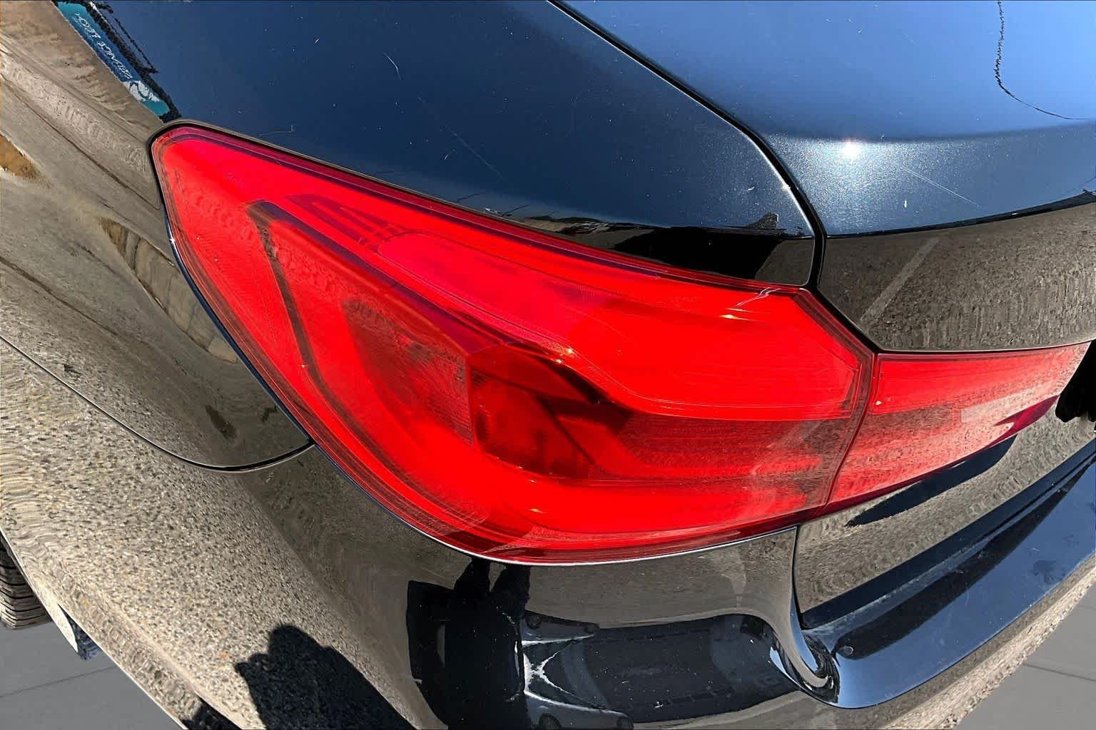 Used 2019 Black Sapphire Metallic BMW 530i image 28