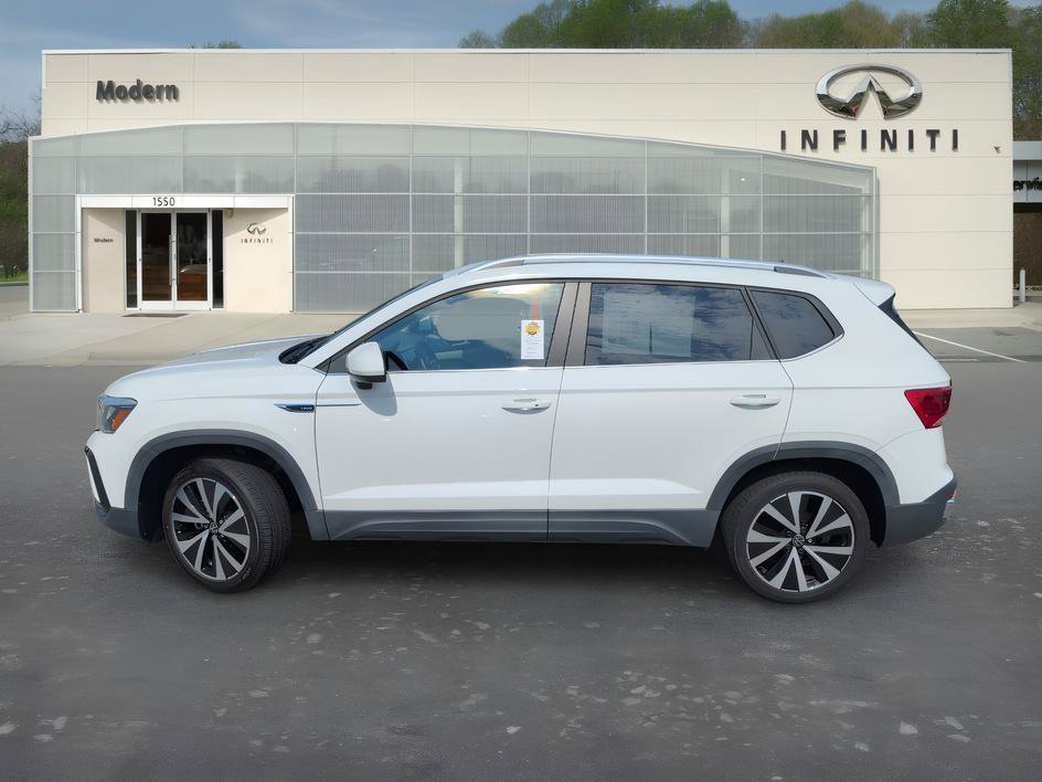 Used 2022 Pure White Volkswagen SE image 6