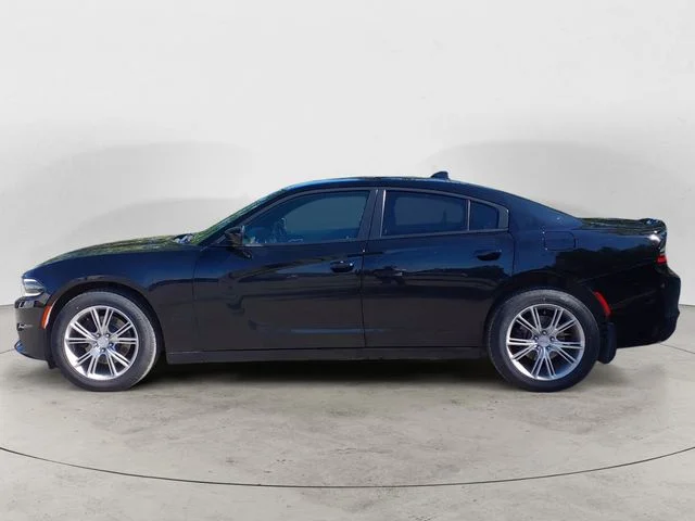Used 2016 Pitch Black Clearcoat Dodge SXT image 8