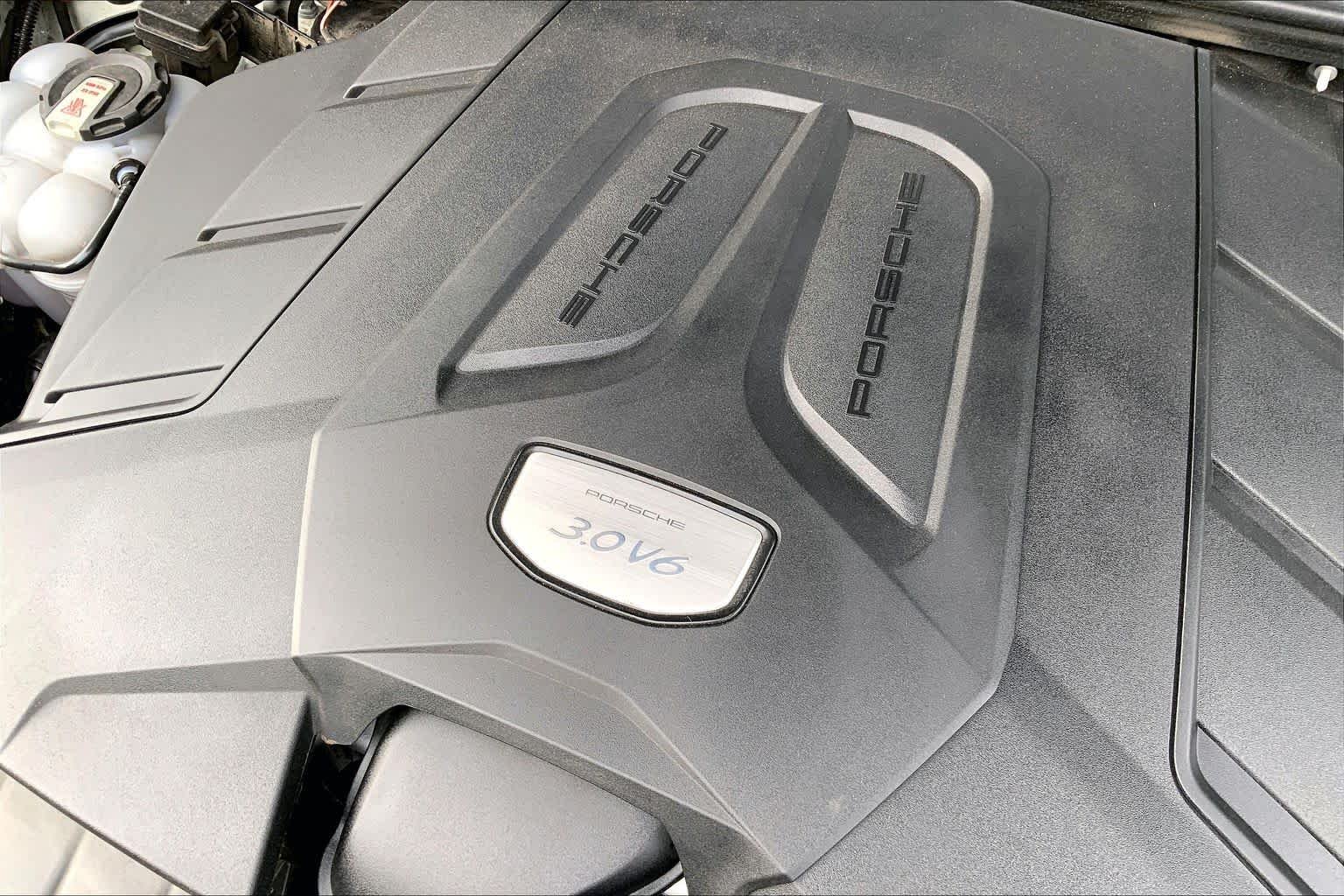 Used 2023  Porsche  image 33
