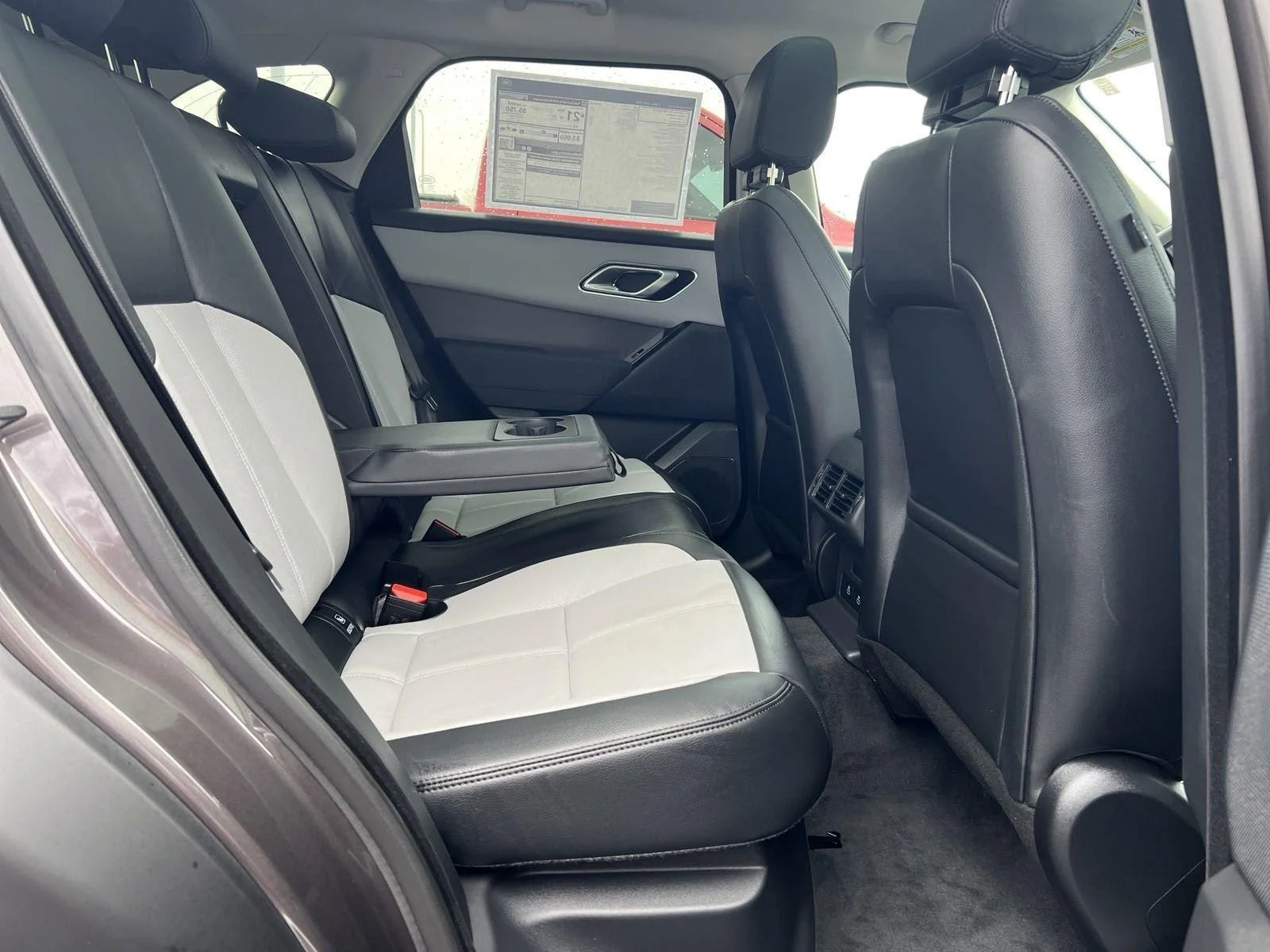 New 2025 Charente Grey Premium Metallic Land Rover Dynamic SE image 26