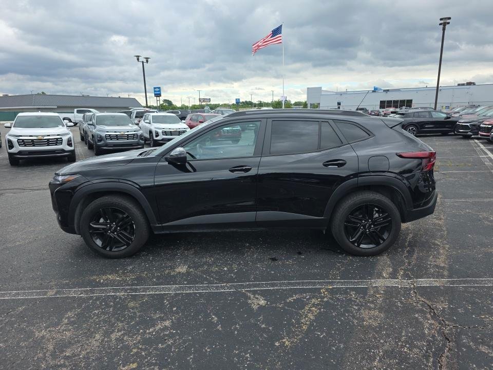 Used 2025 Mosaic Black Metallic Chevrolet ACTIV image 6
