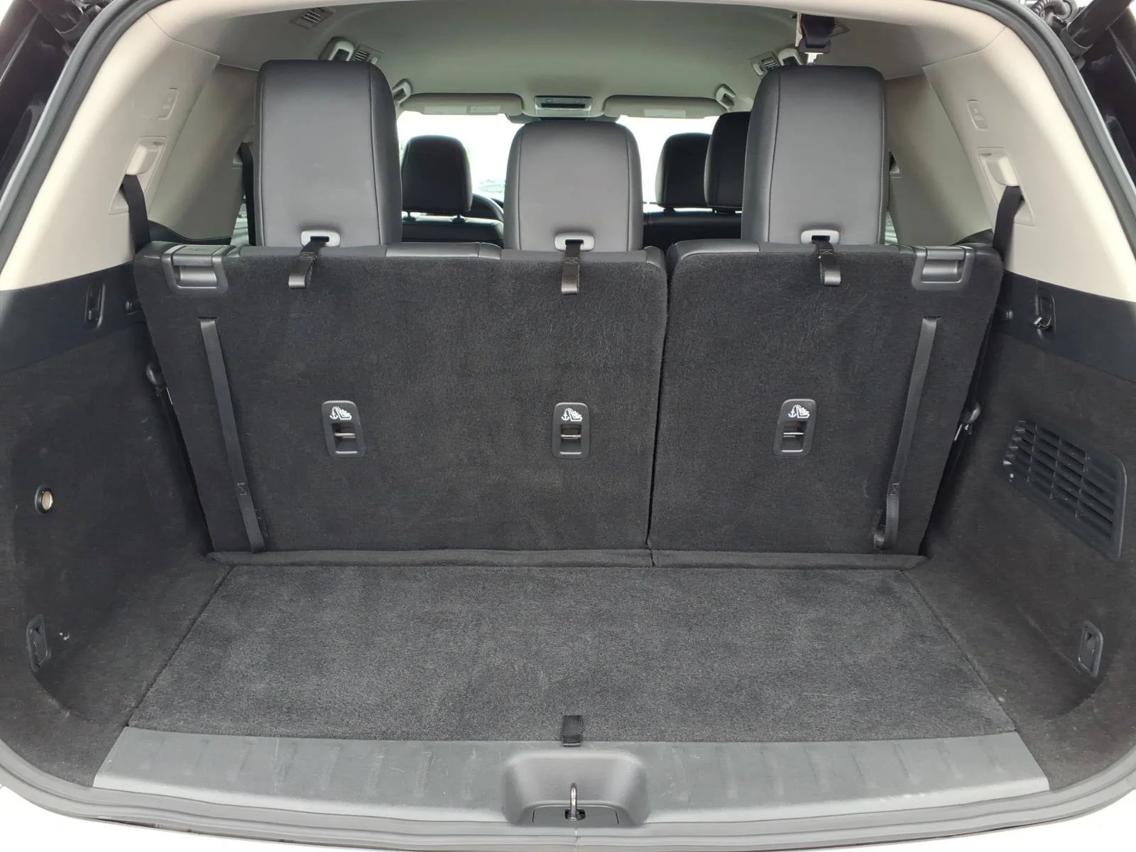Used 2025 Gun Metallic Nissan SL image 30