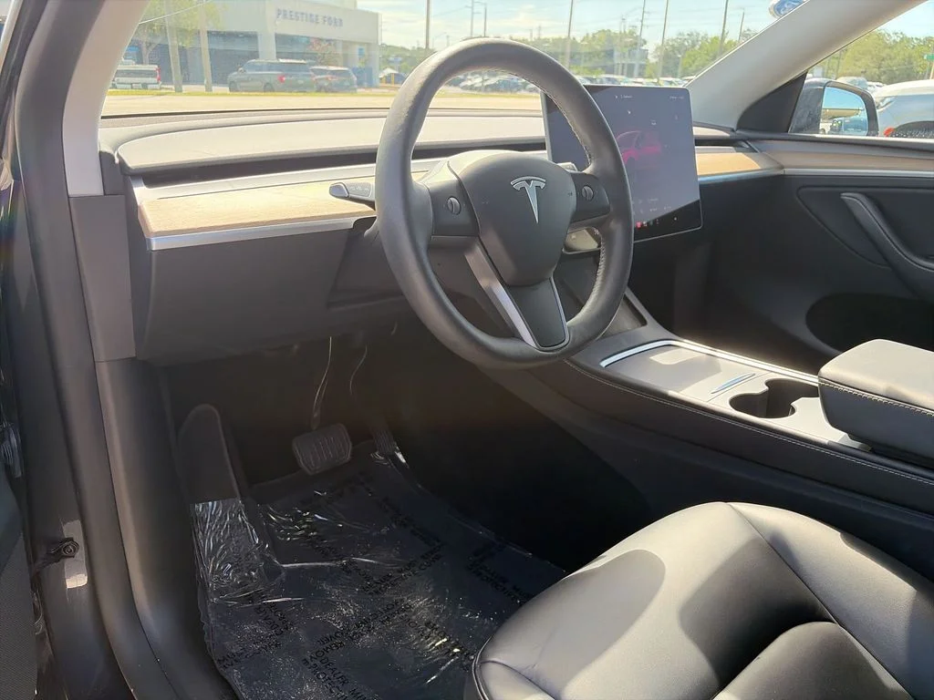 2024 Tesla Model Y Long Range - Photo 16
