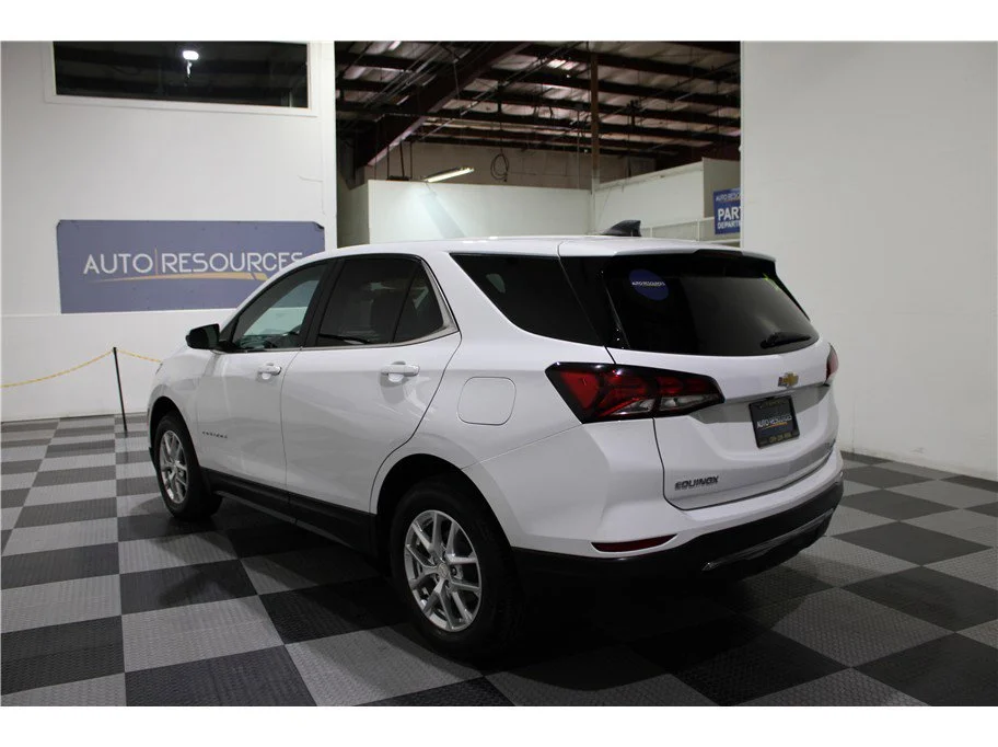 Used 2022 Summit White Chevrolet LT image 6