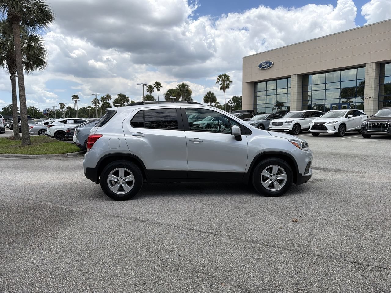 Used 2022 Silver Ice Metallic Chevrolet LT image 2