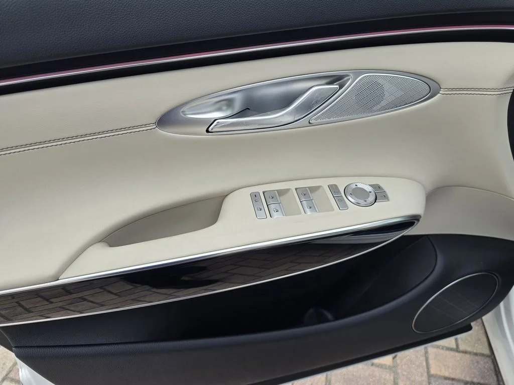 New 2026 White Genesis 2.5T image 17