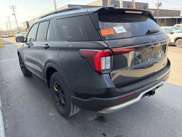 New 2026 Agate Black Metallic Ford Tremor® image 17