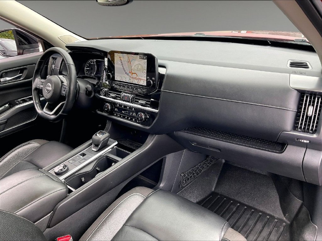 Used 2022 Scarlet Ember Tintcoat/Super Black Nissan SL image 13