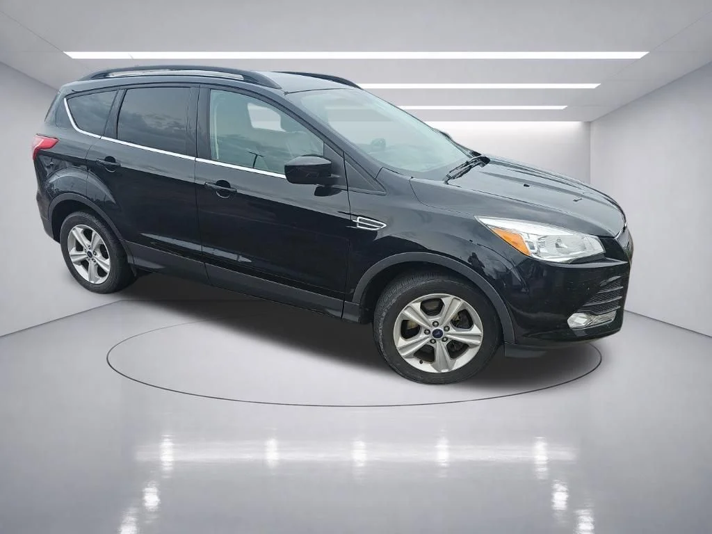 Used 2016 Shadow Black Ford SE image 10