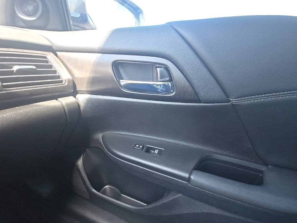 Used 2015  Honda EX image 20