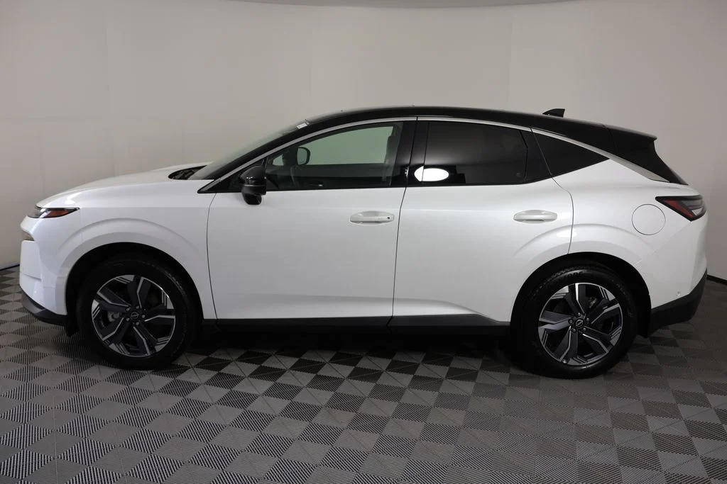 Used 2025 White Pearl Nissan SL image 5