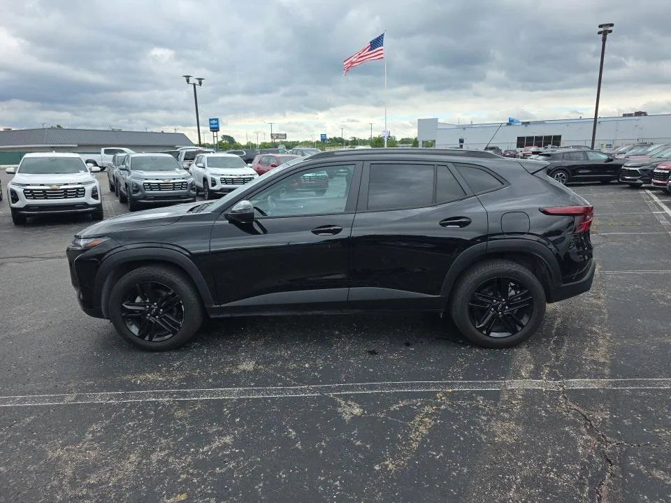 Used 2025 Mosaic Black Metallic Chevrolet ACTIV image 6