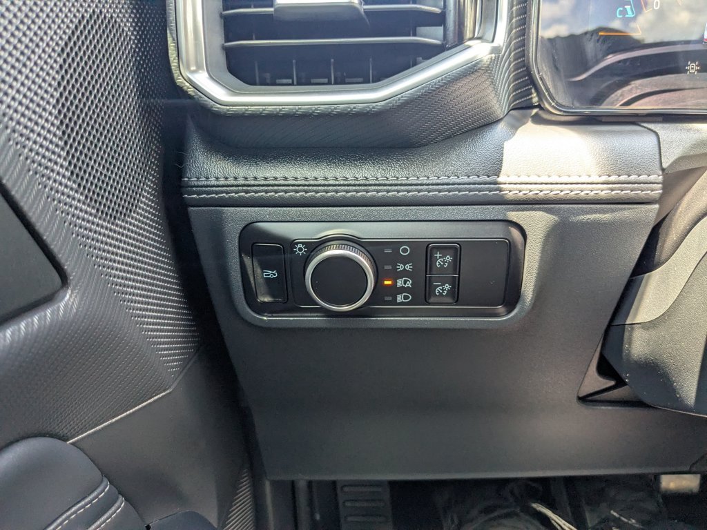 Used 2025  Ford GT Premium image 19