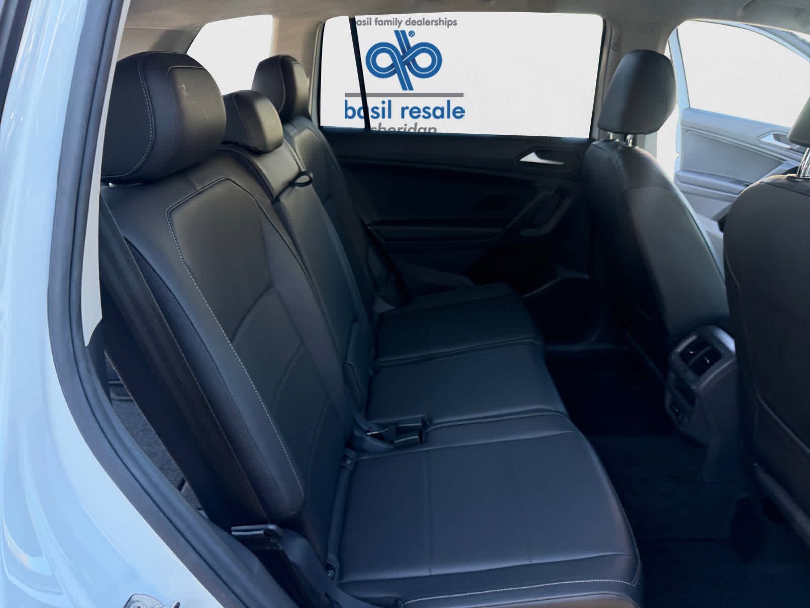 Used 2019 Pure White Volkswagen SE image 24