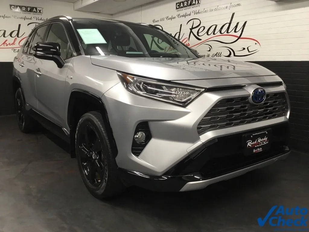 Used 2019 Silver Toyota XSE image 3